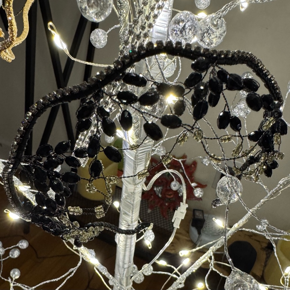 Talking about LAST MINUTE GIFTS ? Sparkling Crystal Headband.